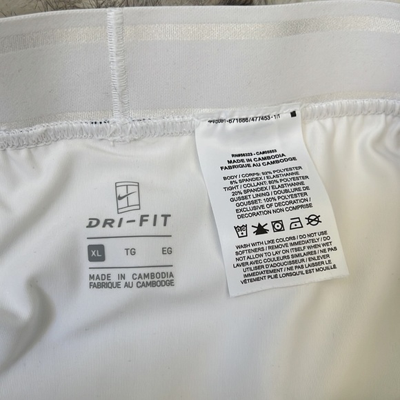 White Nike tennis skirt - Picture 4 of 10